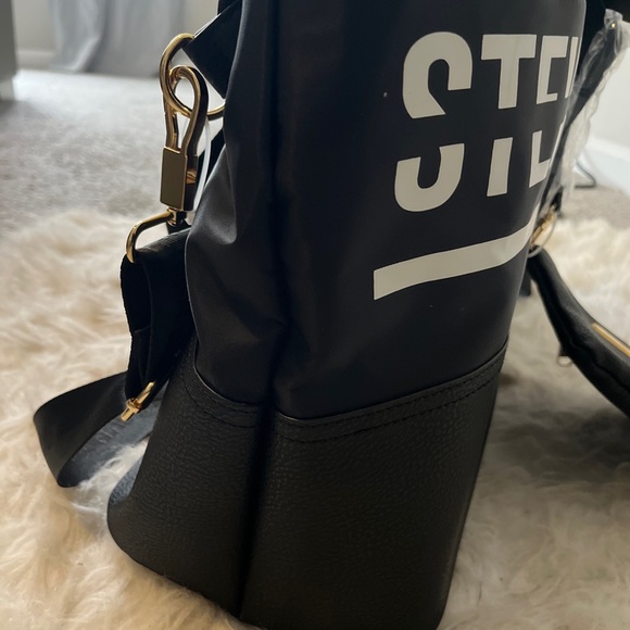 STEVEN MADDEN BGYM DUFFLE BAG - Picture 6 of 9